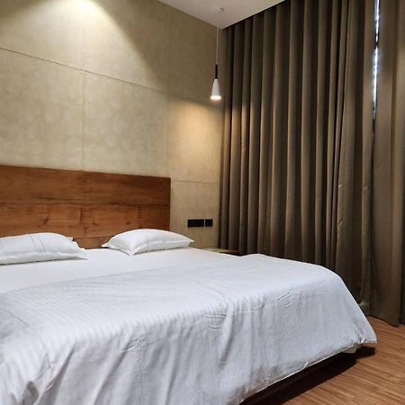 Gulzar 2Bhk Service Apartment, カンヌール エクステリア 写真